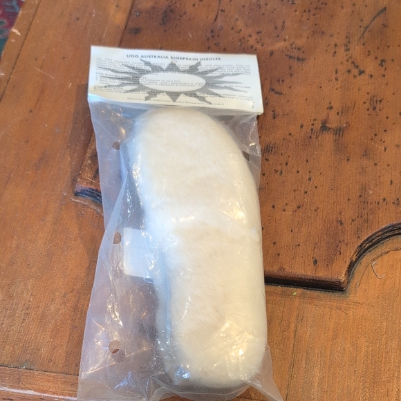 UGG Cream Sheepskin Insoles - Picture 4 of 5